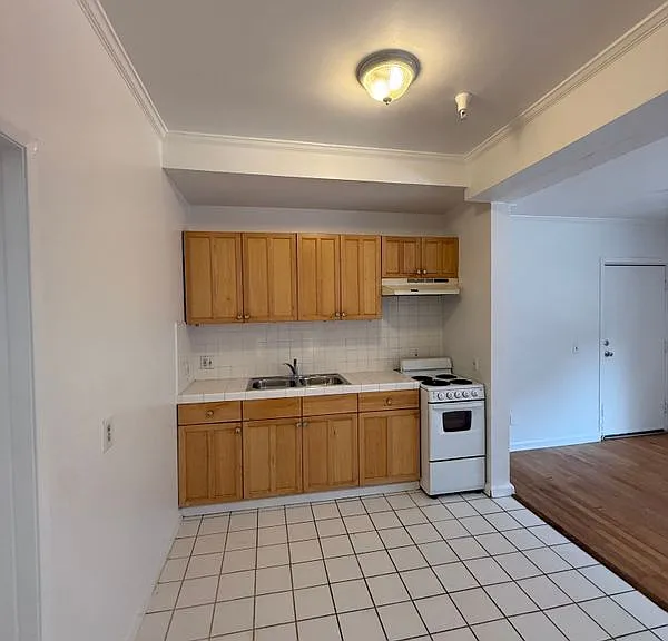 1816 N Gramercy Pl #104 — Photo 11