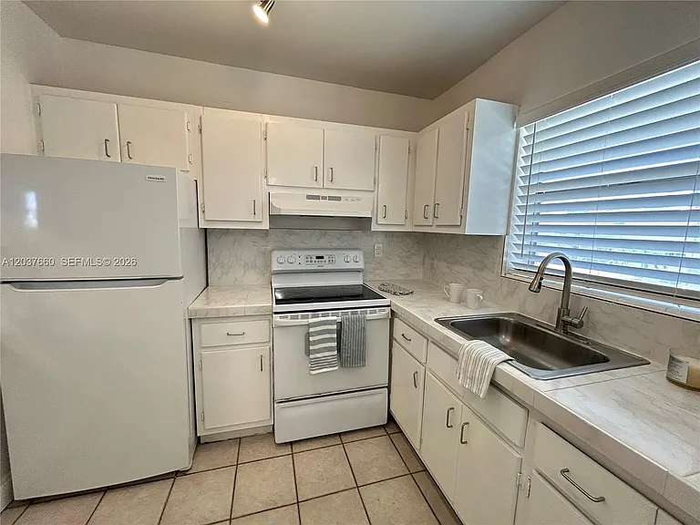 7505 SW 82nd St #320 — Photo 7