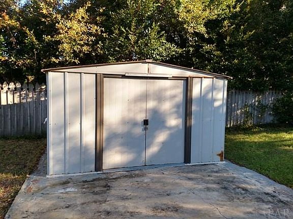 3rd image of 8342 Hitchcock Dr