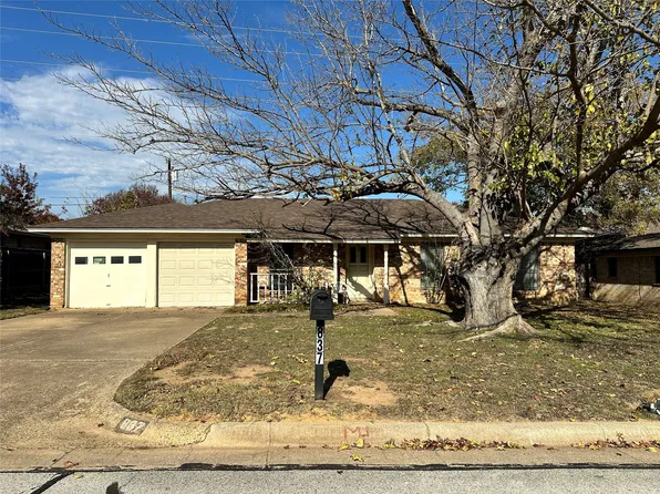 837 Spring Brook Dr, Bedford, TX 76021