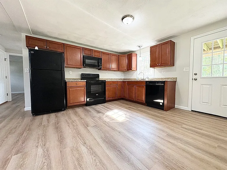 23 Boston Rd #B — Photo 2