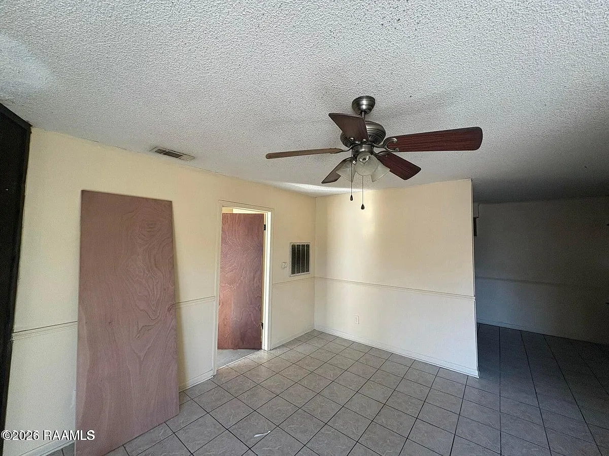 Building Photo - 607 Marigny Cir #C