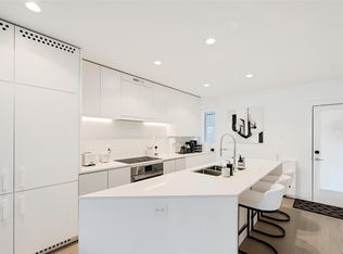 430 Parry St #204, Victoria, BC V8V 2H7