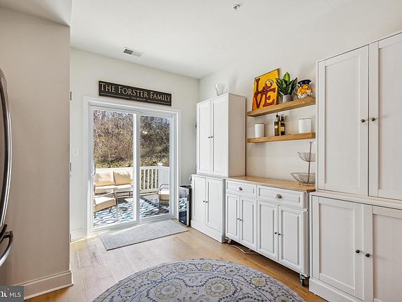 5th image of 121 Colwell Ln