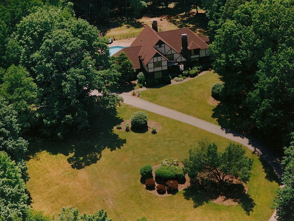 Aerial of MacIntosh Estate