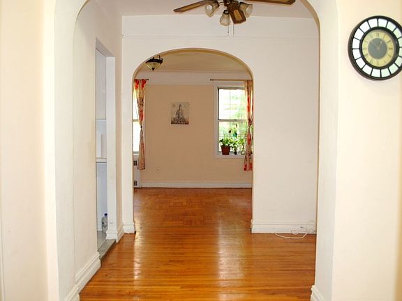 4th image of 117-01 Park Ln APT D2l