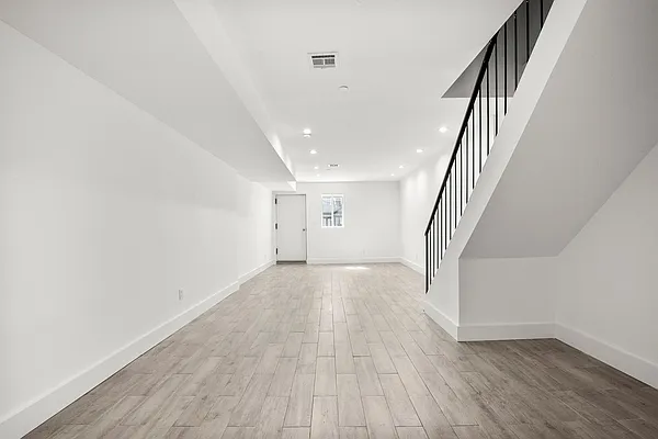 Sold by Compass | media 20