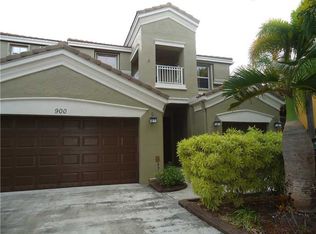 900 SW 171st Ter, Pembroke Pines, FL 33027