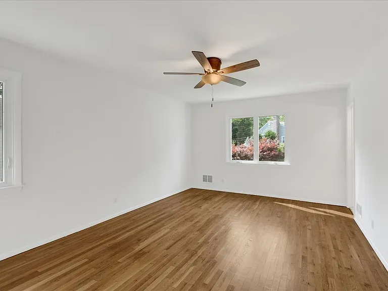 118 Van Etten Blvd — Photo 18
