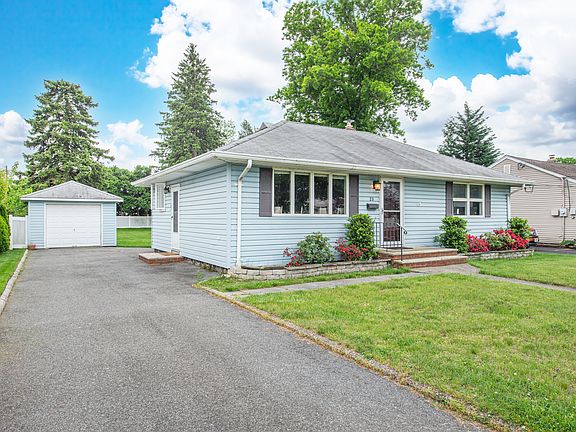 2nd image of 23 Donnalin Pl
