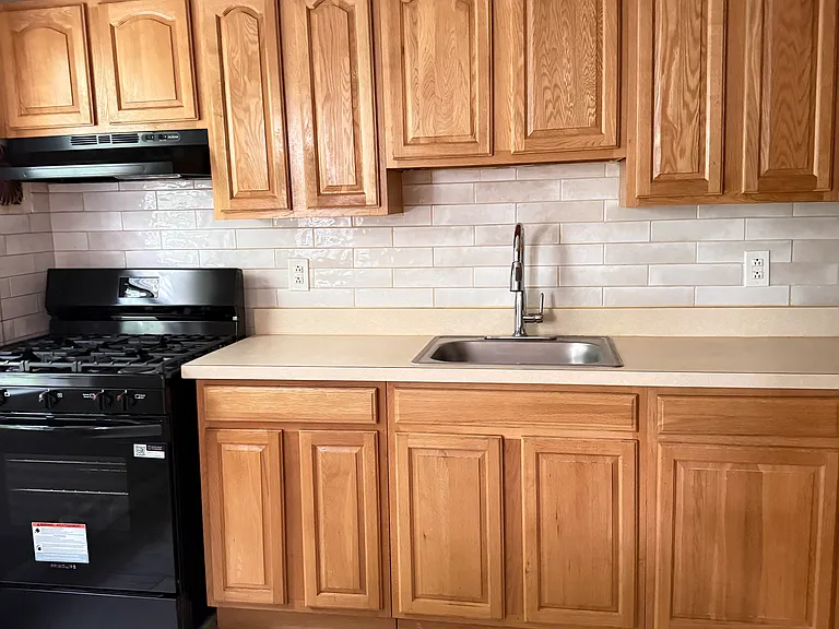 45 Morris Ave #18 — Photo 2