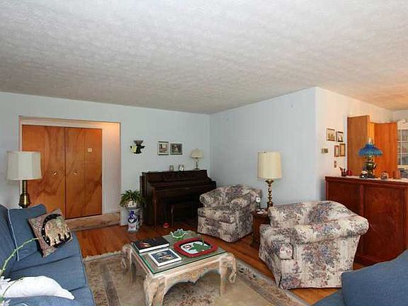 4th image of 2808 Parklawn Dr