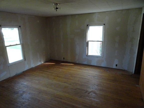 4th image of 304 S G St