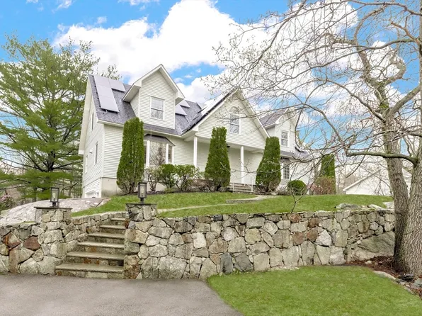 19 Hammersmith Dr, Saugus, MA 01906