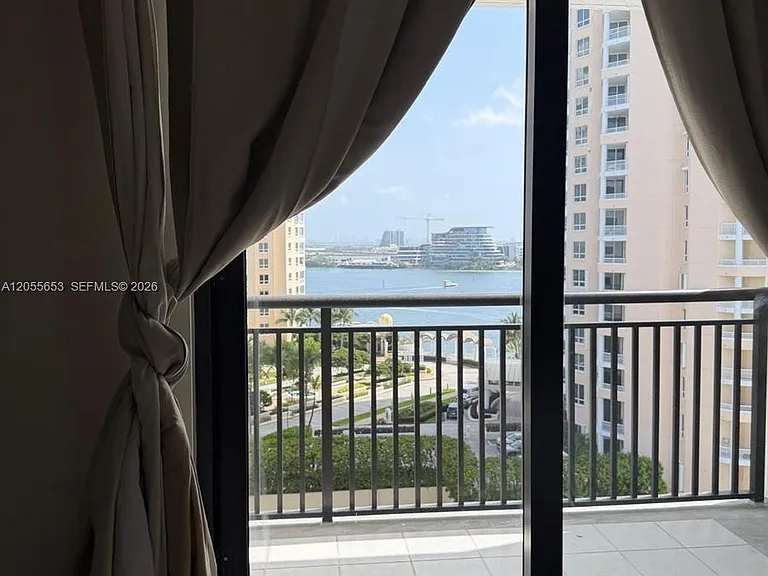540 Brickell Key Dr #1418 — Photo 17