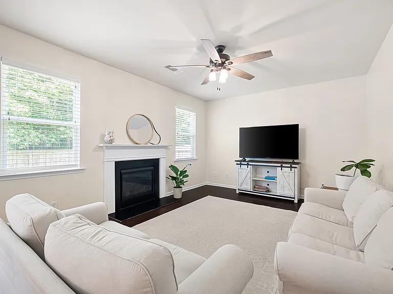 223 Jefferson Ave — Photo 17