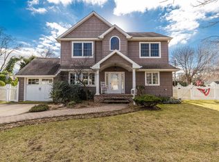 2 Massachusetts Ave, Massapequa, NY 11758