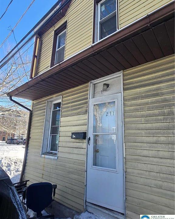 1st image of 211 Columbia St
