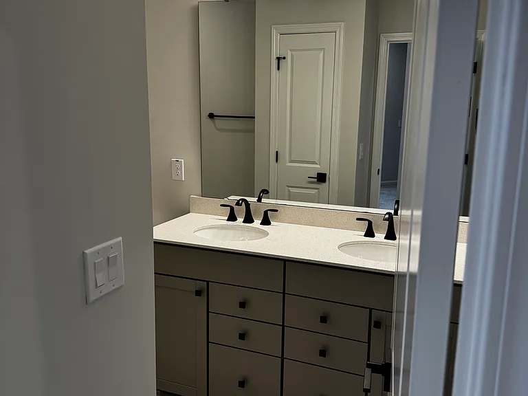 130 Highpointe Dr — Photo 25