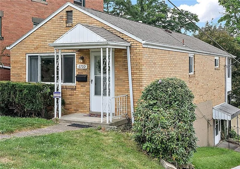 2700 Voelkel Ave photo 1