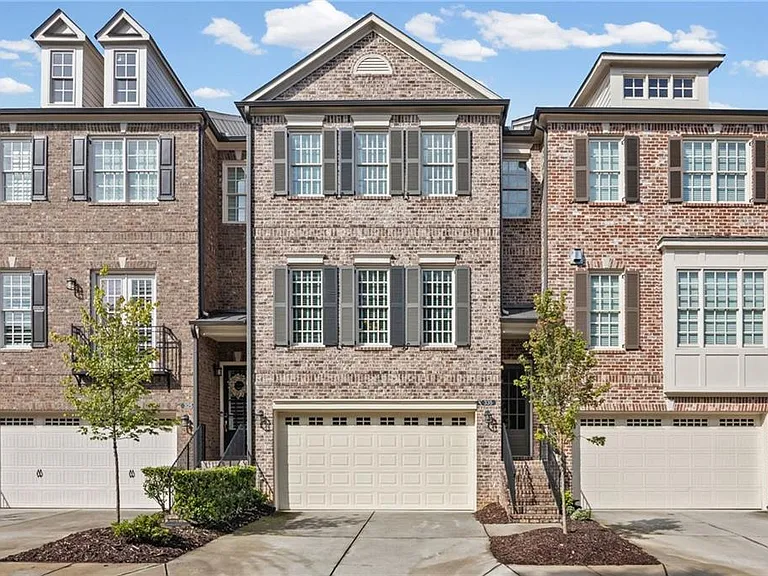 335 Rose Garden Ln — Photo 1