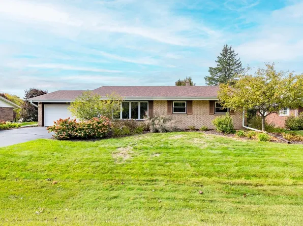 218 Highview DRIVE, Slinger, WI 53086