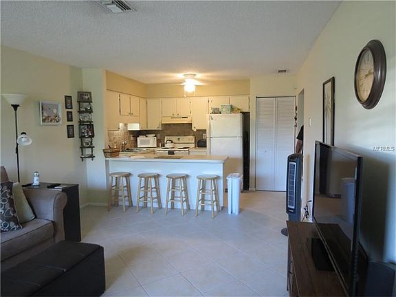 5th image of 810 Kings Ct APT C