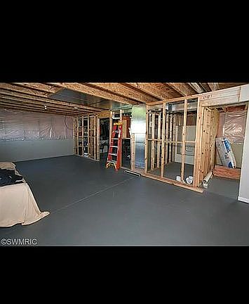 3rd image of 16304 Trent Ridge Dr NE