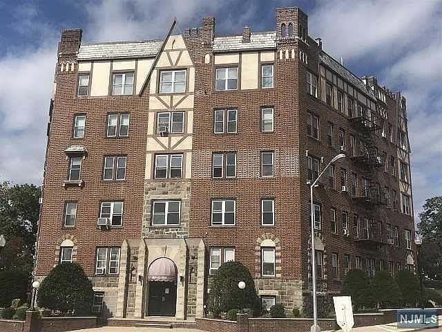 2nd image of 7435 Boulevard East APT 27