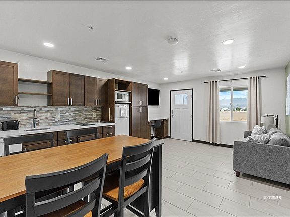 4th image of 1879 W Pepper Tree Dr #B4