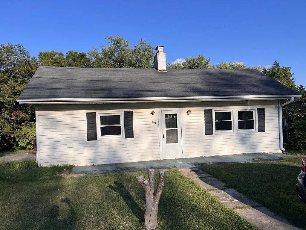 201 Pulliam St — Photo 1