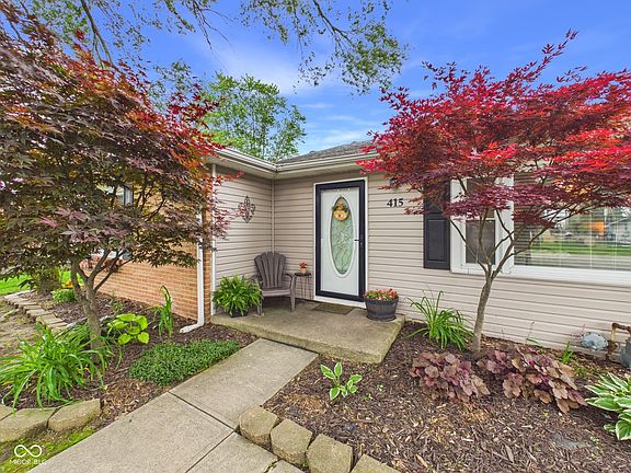 3rd image of 415 Linden Ln