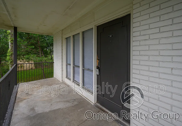 South Court Apartments — Photo 7