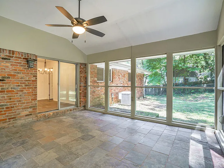 1623 Moncrief Cir — Photo 8
