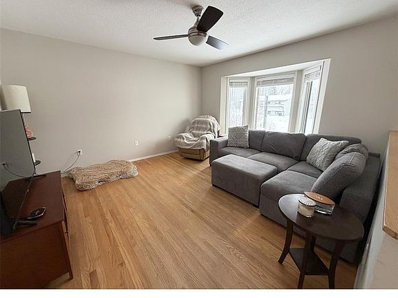 4th image of 193 Vickers CRESCENT