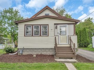 18 Meadowlawn Rd, Orchard Park, NY 14127