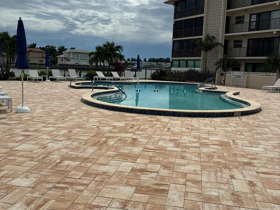 3200 Gulf Shore Blvd N #105