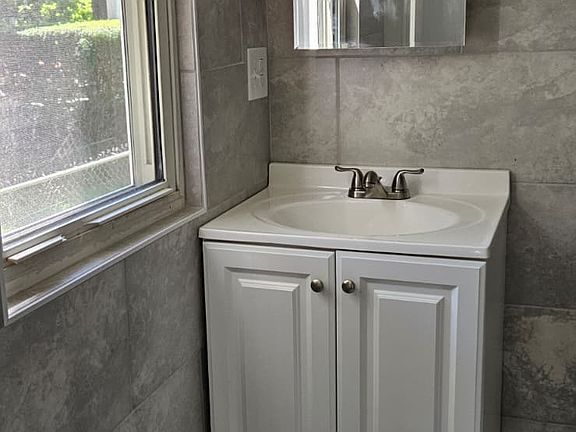 4th image of 15-17 Bryant St #1R