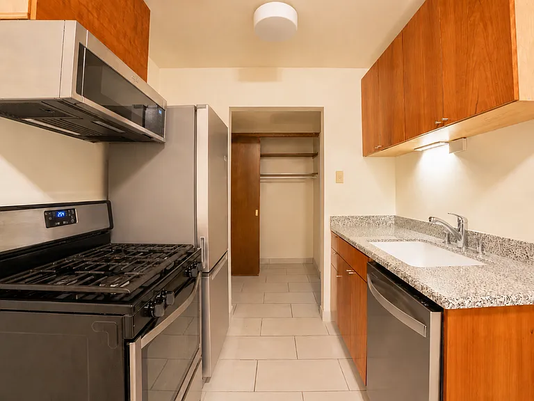 3055 N Oakland Ave — Photo 3