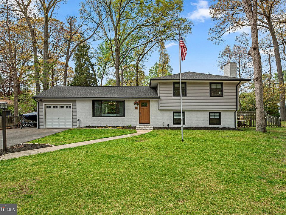 1st image of 10 Emerson Ct