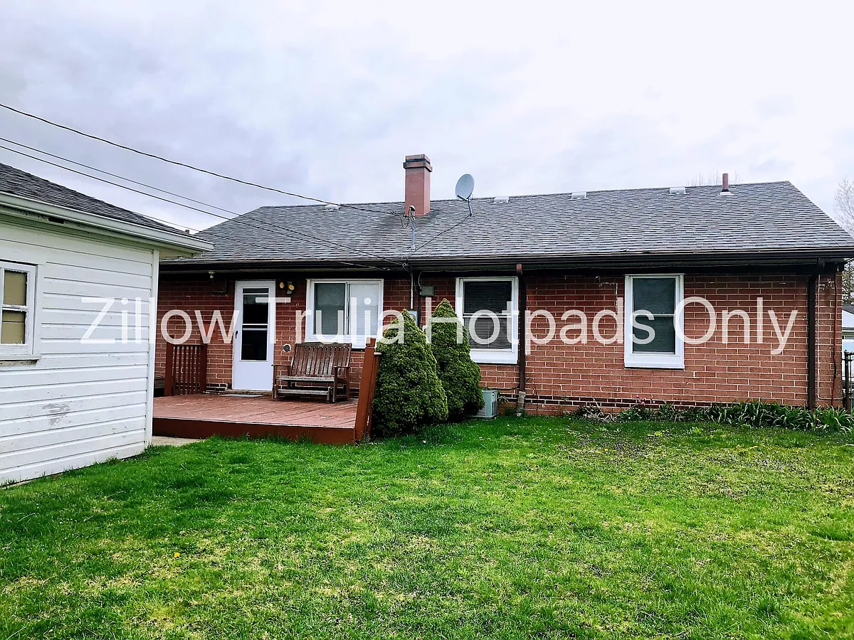 Building Photo - 1156 E Kalama Ave