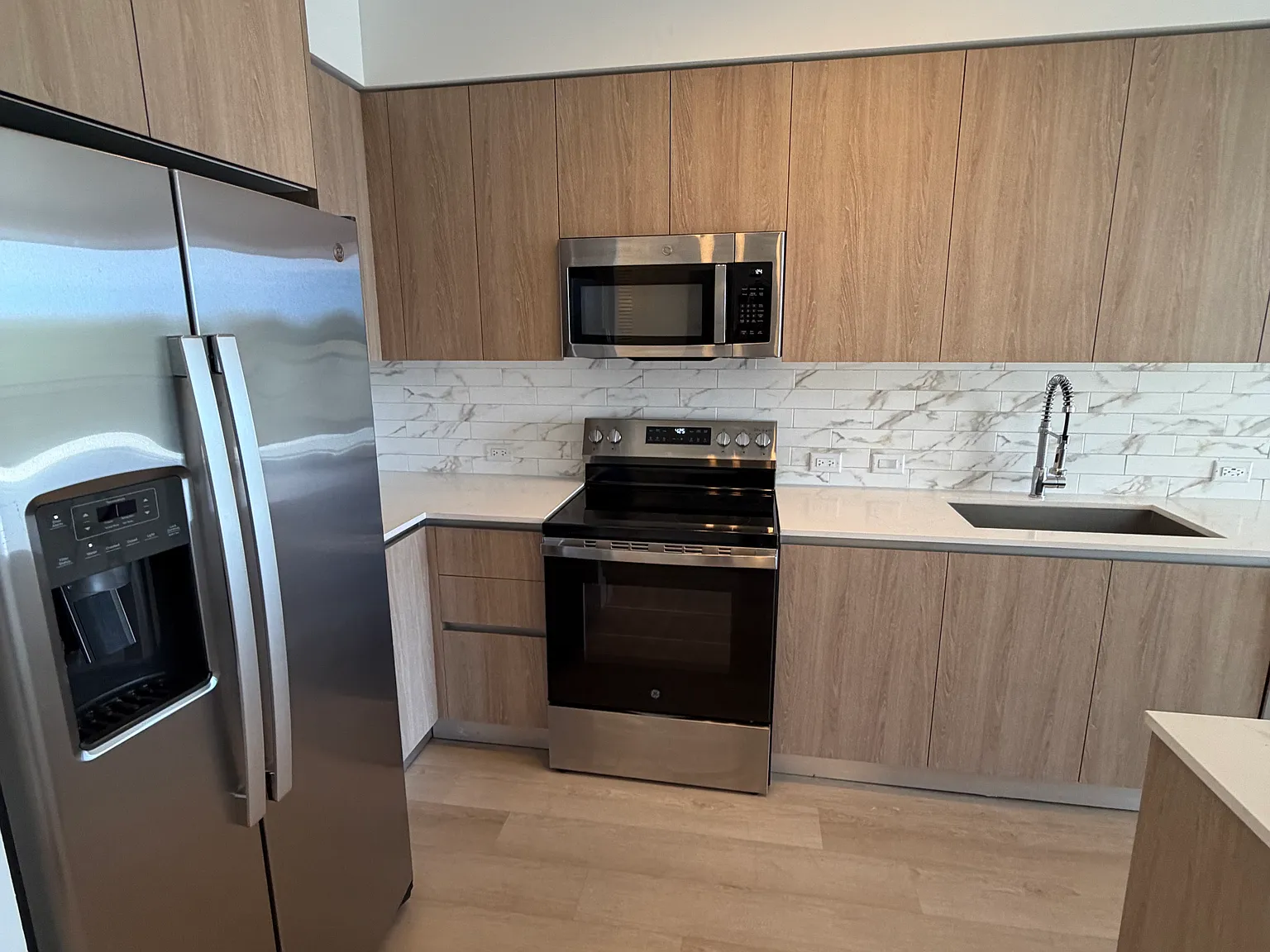 1 bed, 721 sqft, $1,929 — Photo 2
