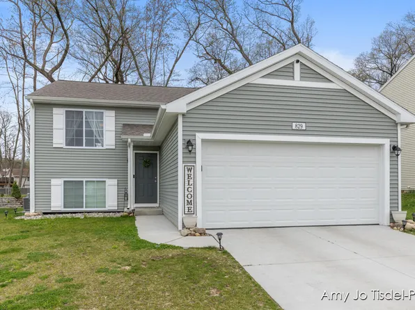 829 Hollyhock Dr, Greenville, MI 48838