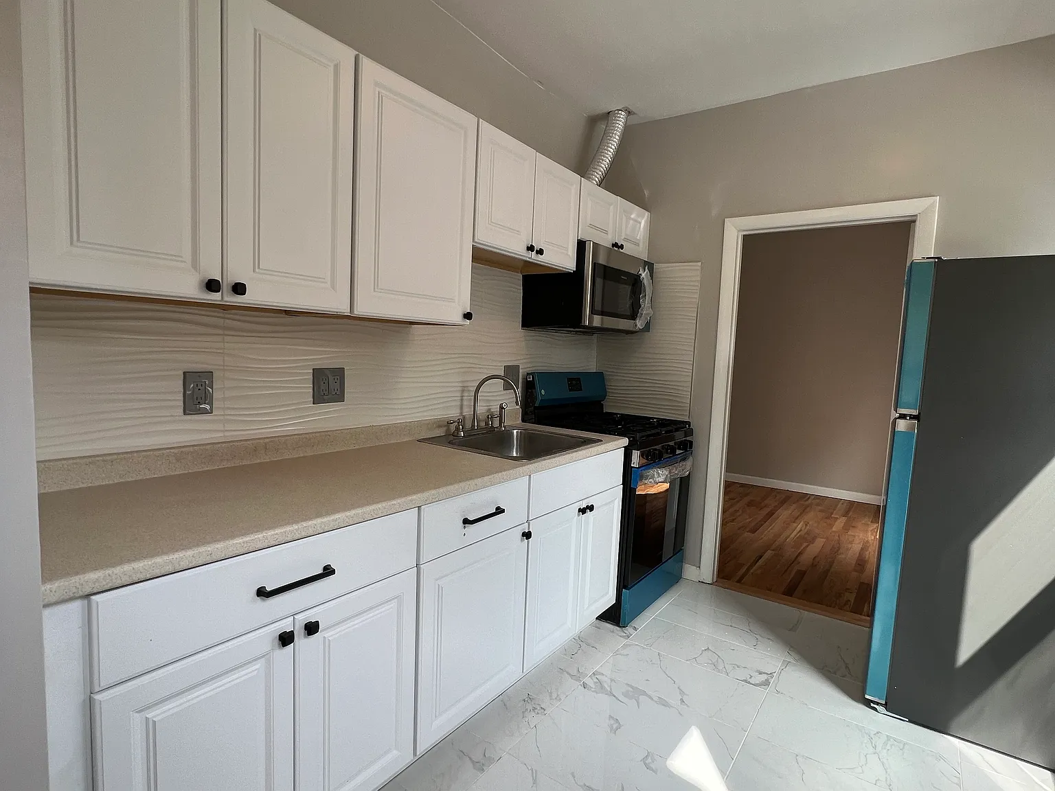 2 bed, 1250 sqft, $1,800 — Photo 2