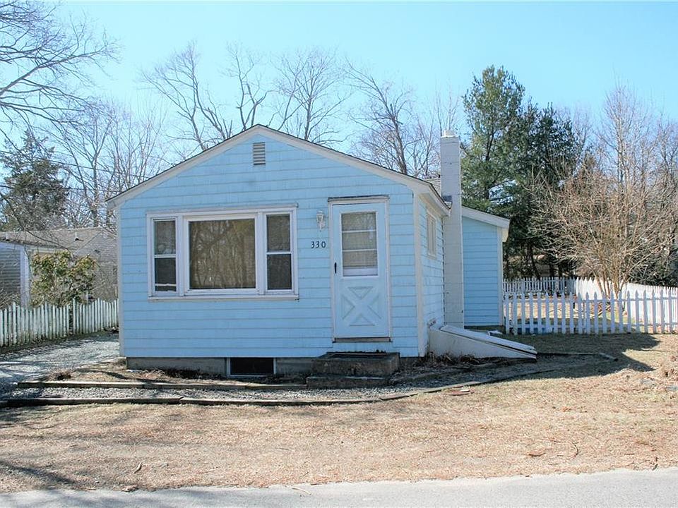 1st image of 330 Namquid Dr