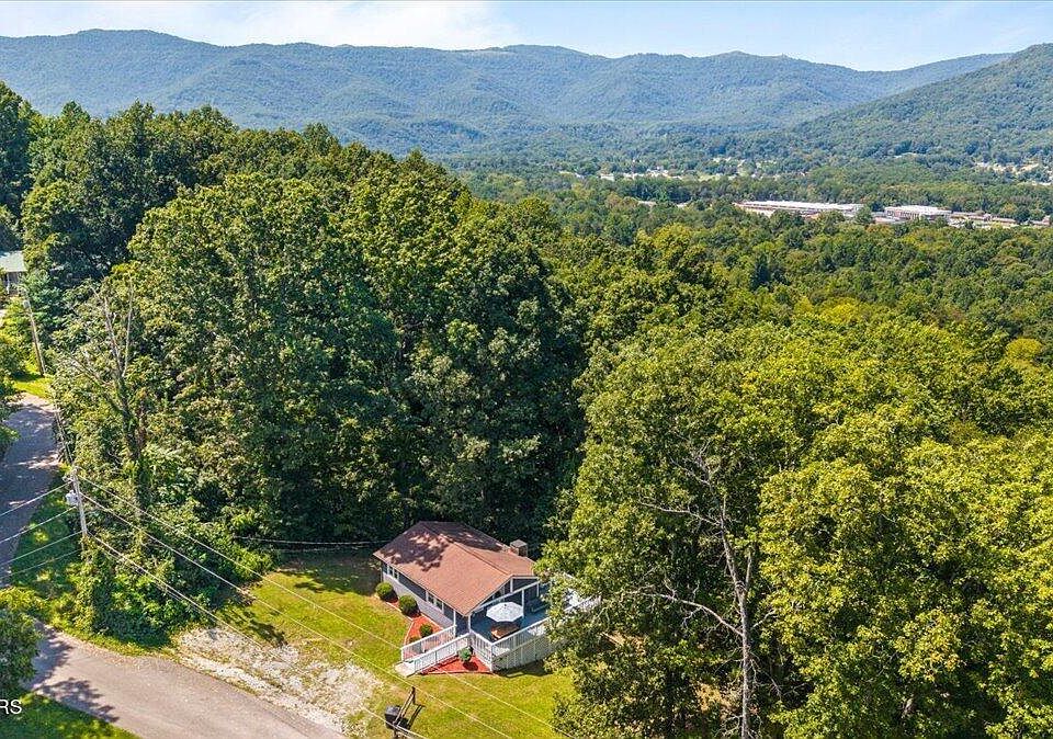 1st image of 112 Posey Ln