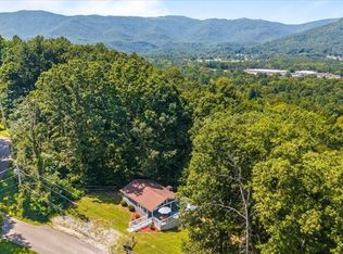 112 Posey Ln, Jacksboro, TN 37757