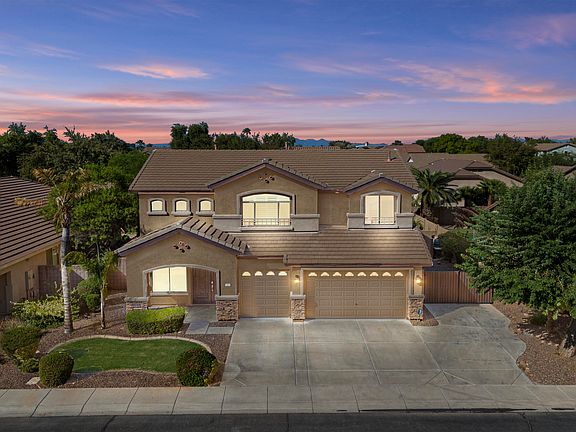 3rd image of 1414 E Locust Drive