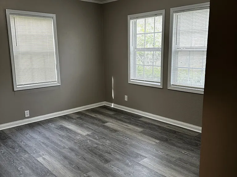 705 Virginia Dr — Photo 8