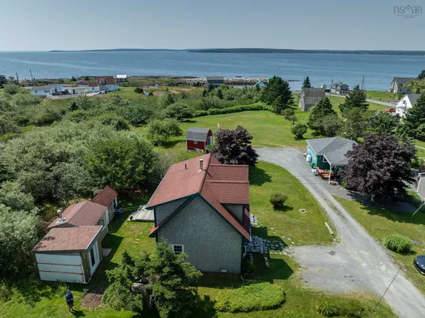 23 Ocean View Dr, Lunenburg, NS B0J 2C0